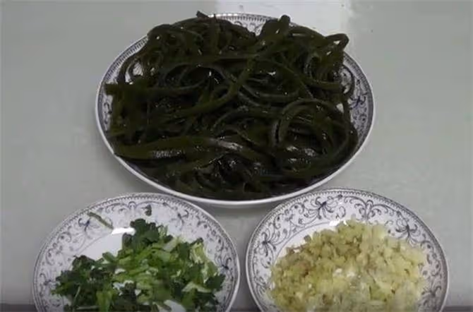 一道好吃的海帶小菜,簡單易學,酸辣爽口,多做一些當小菜很棒