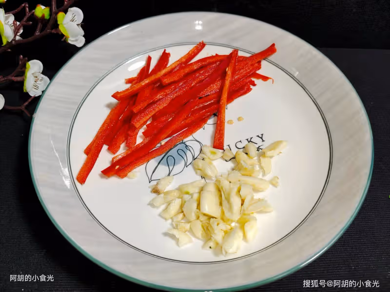 蘿蔔、白菜靠邊站!秋天遇到此菜敞開吃,葷素搭配炒一盤,菜香肉嫩、超解饞