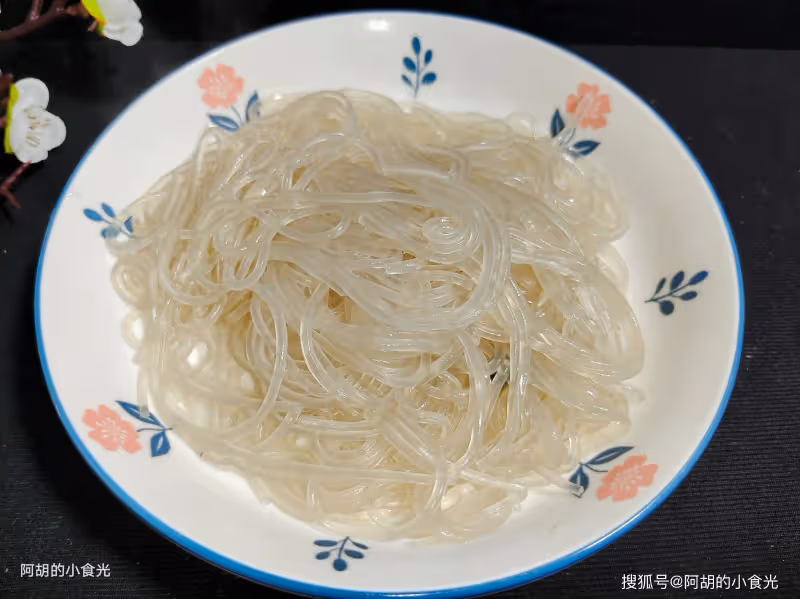 蘿蔔、白菜靠邊站!秋天遇到此菜敞開吃,葷素搭配炒一盤,菜香肉嫩、超解饞