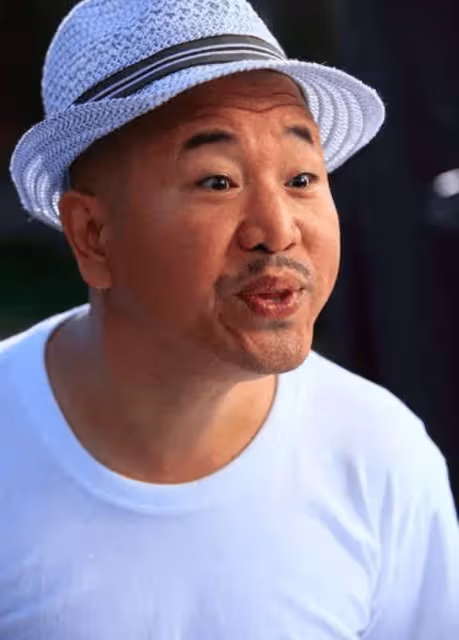他與前妻相伴7年離婚,再婚娶了李琳為妻,如今苦盡甘來