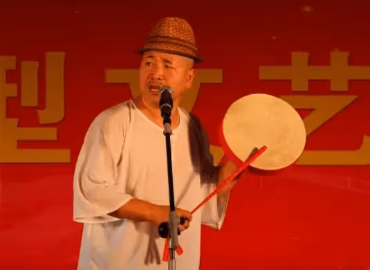 他與前妻相伴7年離婚,再婚娶了李琳為妻,如今苦盡甘來