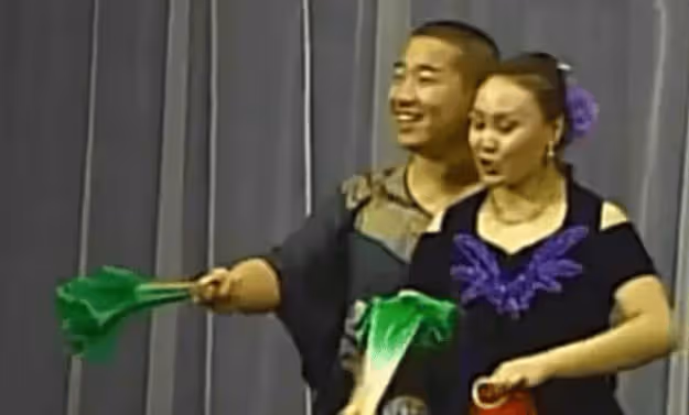 他與前妻相伴7年離婚,再婚娶了李琳為妻,如今苦盡甘來