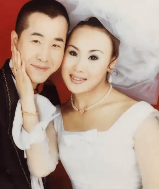 他與前妻相伴7年離婚,再婚娶了李琳為妻,如今苦盡甘來