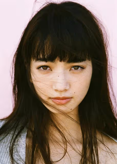 日本女星小松菜奈靚麗寫真!膚白貌美大長腿性感撩人