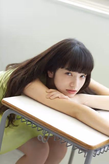 日本女星小松菜奈靚麗寫真!膚白貌美大長腿性感撩人