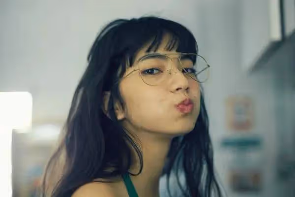 日本女星小松菜奈靚麗寫真!膚白貌美大長腿性感撩人
