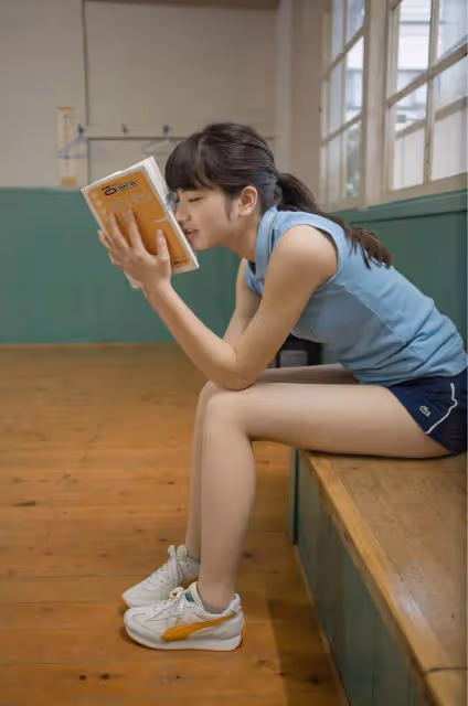 日本女星小松菜奈靚麗寫真!膚白貌美大長腿性感撩人