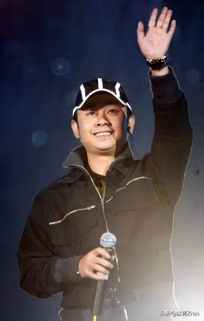 刀郎演唱會再掀狂潮,難怪他被前央視主持人銳評,汪峰確實沒說錯