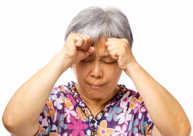 55歲喪偶,親家公和我搭夥,他天天占我便宜,誰知他是這樣的人|情感故事