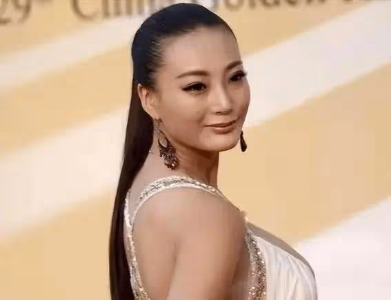 中國乳神王李丹妮再驚艷,網友直呼有點過火