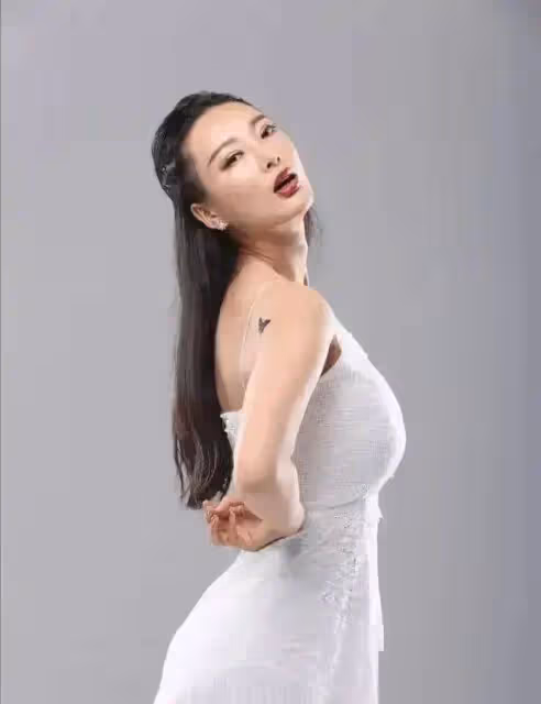 中國乳神王李丹妮再驚艷,網友直呼有點過火
