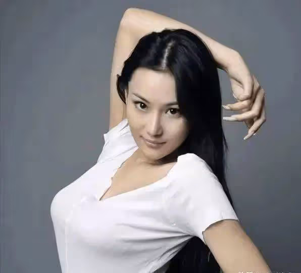 中國乳神王李丹妮再驚艷,網友直呼有點過火