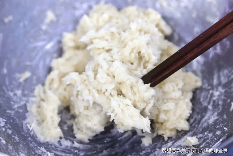 炸糖糕,別用涼水和面!教您正確做法,外酥里軟不開裂,一次成功