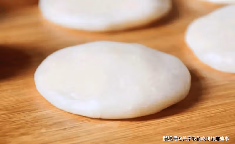 炸糖糕,別用涼水和面!教您正確做法,外酥里軟不開裂,一次成功