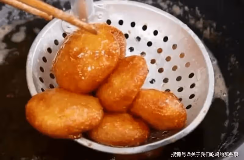 炸糖糕,別用涼水和面!教您正確做法,外酥里軟不開裂,一次成功