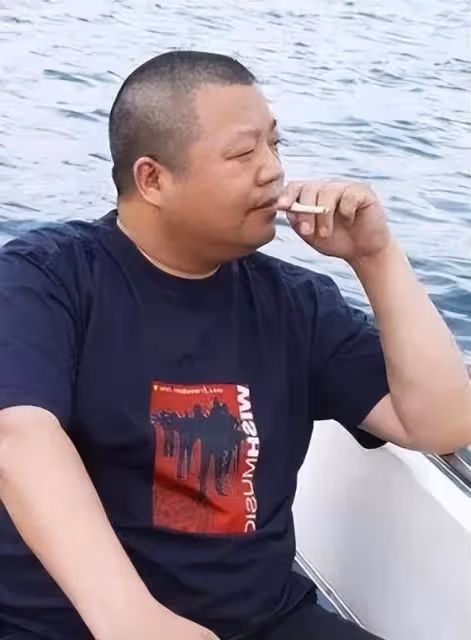 怒砸那英演唱會,反被一群女人打得滿地找牙,臧天朔咽不下這口氣