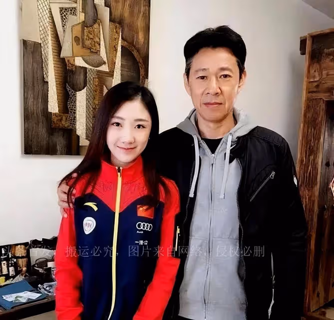 結婚29年未生子女，卻依舊被張豐毅寵成寶，霍凡到底有啥魅力？
