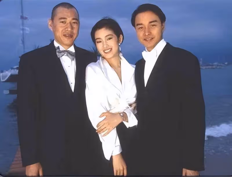 結婚29年未生子女，卻依舊被張豐毅寵成寶，霍凡到底有啥魅力？