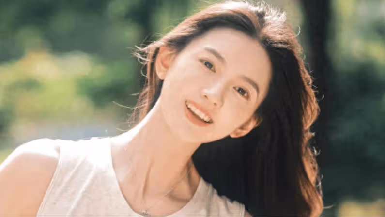 於正新簽花旦被曝知三當三，中午出道下午塌房，女方出面進行回應