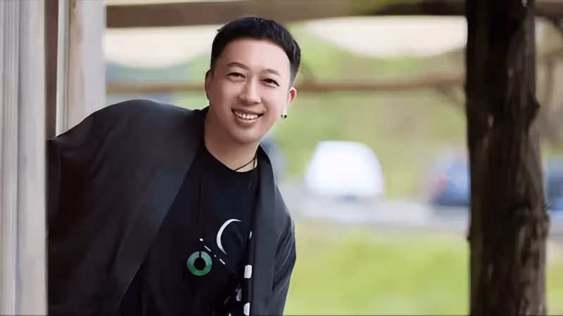 於正新簽花旦被曝知三當三，中午出道下午塌房，女方出面進行回應