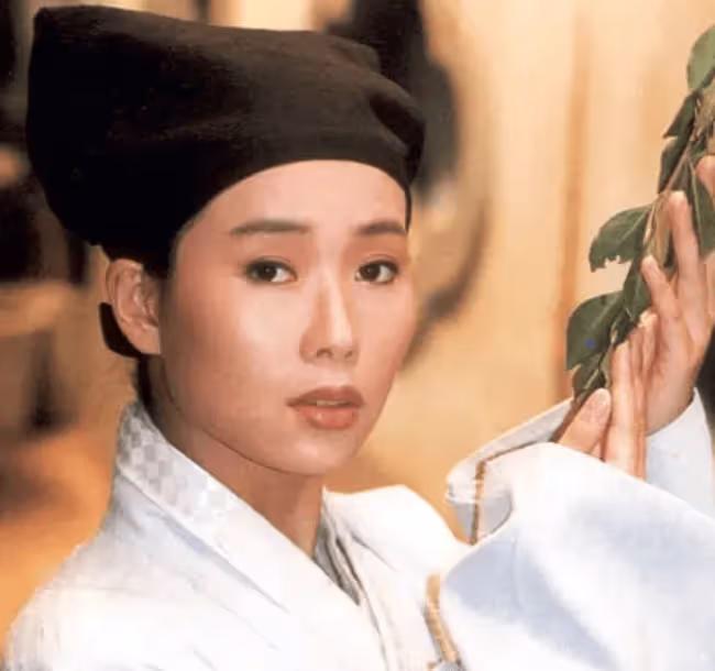 當年風華正茂的『許仙』，豪門生活背後的秘密：她的34年歲月究竟經歷了什麼？