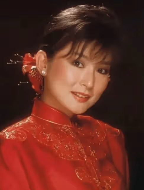 全港台男人為她著迷,她卻無愛無性62年,一代歌后被母親毀掉一生?