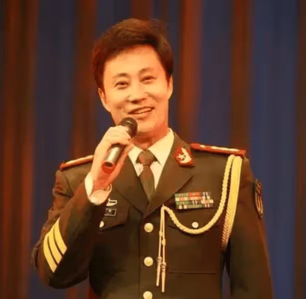 歌唱家耿為華:被粉絲倒追2年,離婚後獨自撫養女兒,至今不願再娶