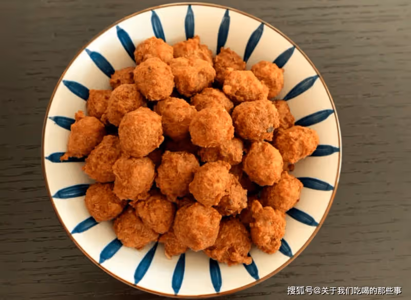 炸肉丸子,記得「加3樣、4不放」,肉丸出鍋又酥又香,涼了也好吃