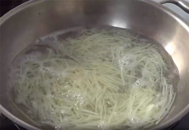 教你土豆絲新做法,一道涼拌土豆絲,爽口脆嫩,一次一大口,爽