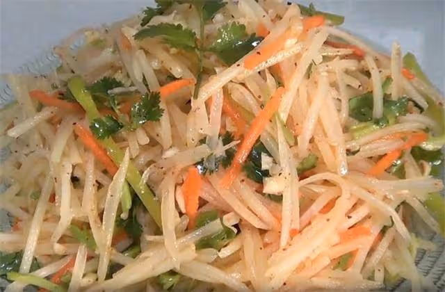 教你土豆絲新做法,一道涼拌土豆絲,爽口脆嫩,一次一大口,爽