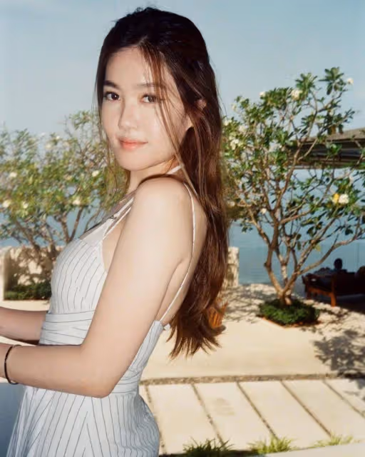 50歲TVB視帝陪岳母一家韓國旅行!37歲老婆狂曬花海靚照!妹妹露小蠻腰同樣高質