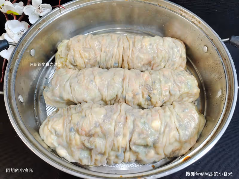 比蘿蔔營養、比白菜鮮,這個「菜王」使勁吃!簡單蒸個菜卷,皮薄餡足、特解饞