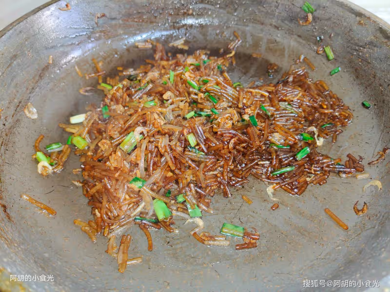比蘿蔔營養、比白菜鮮,這個「菜王」使勁吃!簡單蒸個菜卷,皮薄餡足、特解饞