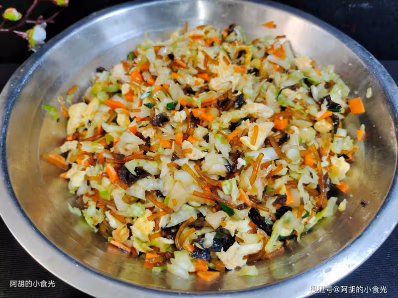 比蘿蔔營養、比白菜鮮,這個「菜王」使勁吃!簡單蒸個菜卷,皮薄餡足、特解饞