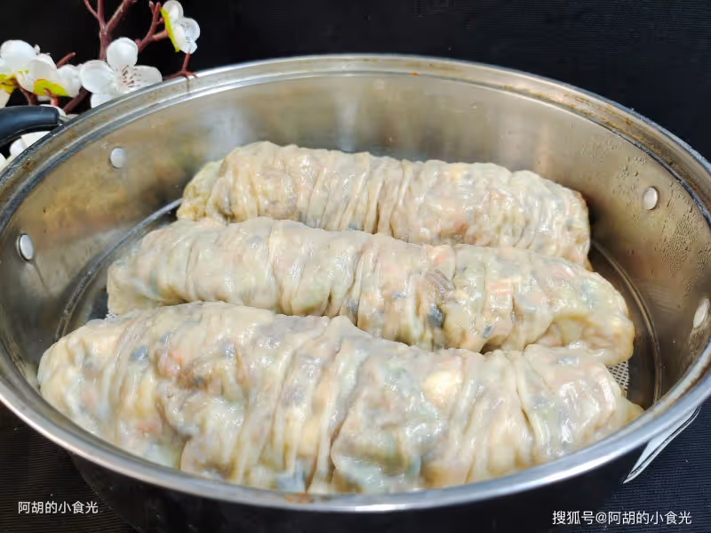 比蘿蔔營養、比白菜鮮,這個「菜王」使勁吃!簡單蒸個菜卷,皮薄餡足、特解饞