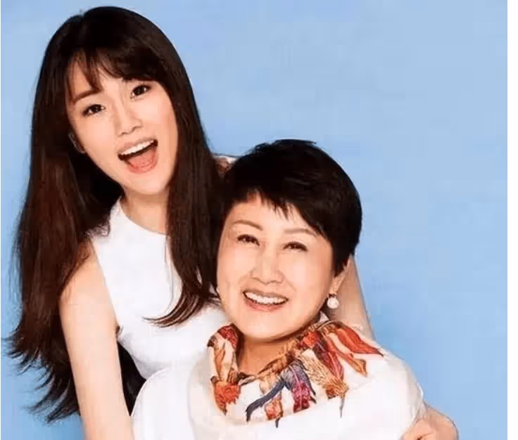 收手吧!資本家的丑孩子」太可怕,沒有演技算了,顏值都沒有