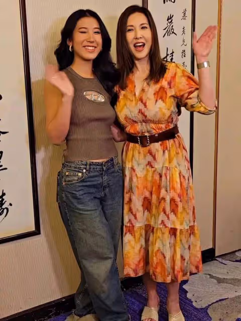 香港知名星二代疑有意入行!21歲身材火辣,街邊大膽行為引熱議