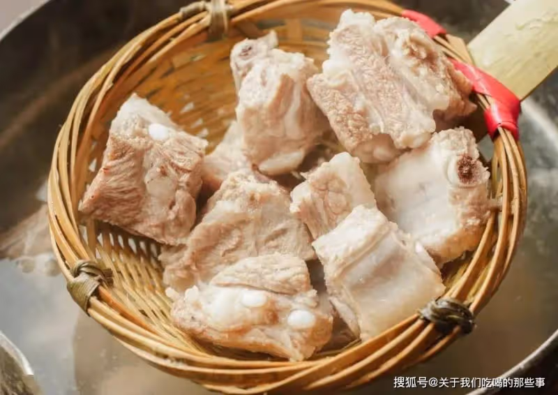 清燉排骨,千萬不要直接燉!訣竅告訴你,排骨湯不腥,味道好極了
