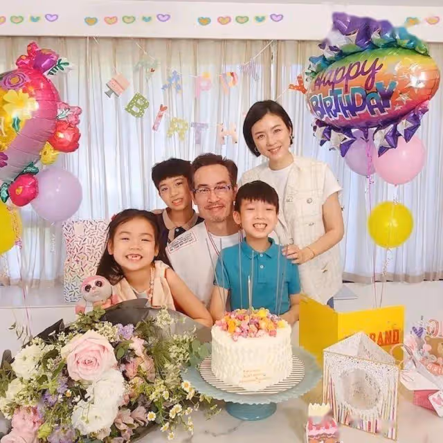 視帝小10年嬌妻街頭寫真大曬傲人身材！現幸福肥被稱肉肉人妻