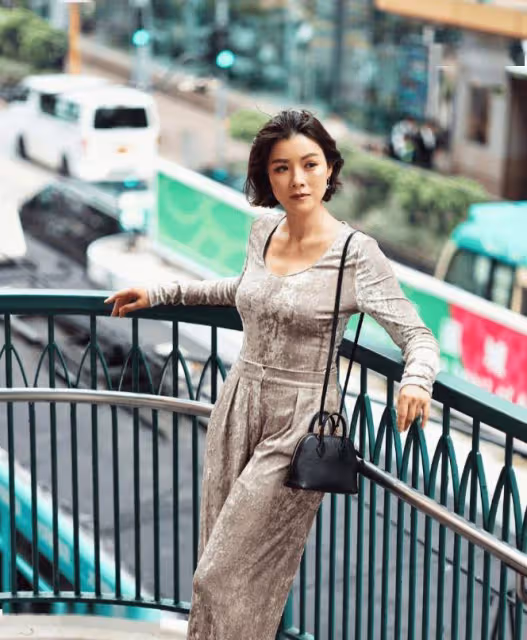 視帝小10年嬌妻街頭寫真大曬傲人身材！現幸福肥被稱肉肉人妻
