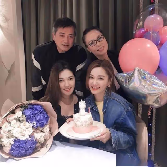 50歲TVB視帝陪岳母小姨子韓國旅行!37歲老婆狂曬花海靚照!妹妹露小蠻腰同樣高質