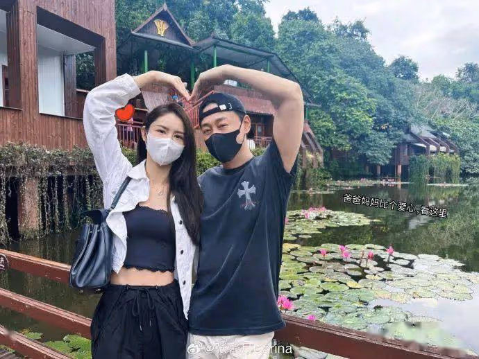 太太張馨月傣裝驚艷亮相,林峯好老公形象再升級,女兒萌言萌語惹人愛!