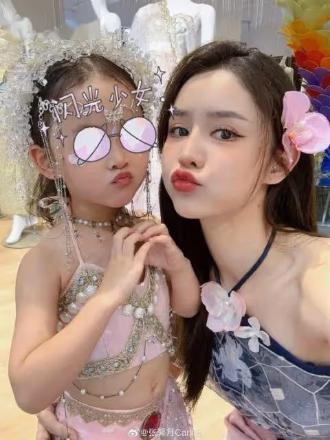 太太張馨月傣裝驚艷亮相,林峯好老公形象再升級,女兒萌言萌語惹人愛!