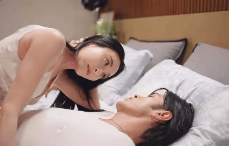 TVB力捧花旦穿透視睡衣色誘!《黑色月光》上演性感一幕!豐滿上圍長腿吸睛
