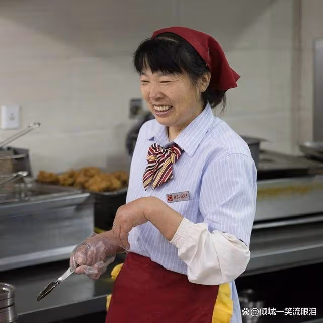 食堂風波:男生買飯遭阿姨無視與驅趕之思