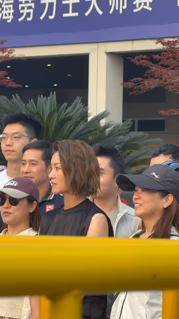 李娜出席上海勞力士活動,同樣戴15萬腕錶,她與鄭欽文的區別真大