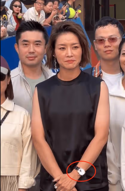 李娜出席上海勞力士活動,同樣戴15萬腕錶,她與鄭欽文的區別真大