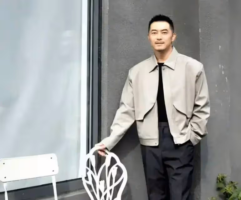 沙溢瘦身堪比整容,一身時裝帥氣有型,重回顏值巔峰