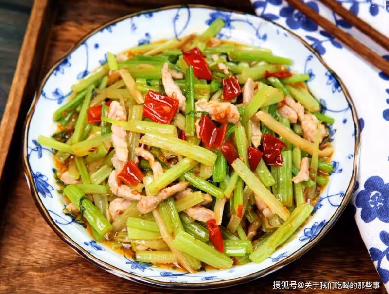 炒肉絲直接下鍋,難怪又柴又腥!掌握好3點竅門,肉絲又嫩又香