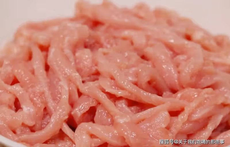 炒肉絲直接下鍋,難怪又柴又腥!掌握好3點竅門,肉絲又嫩又香